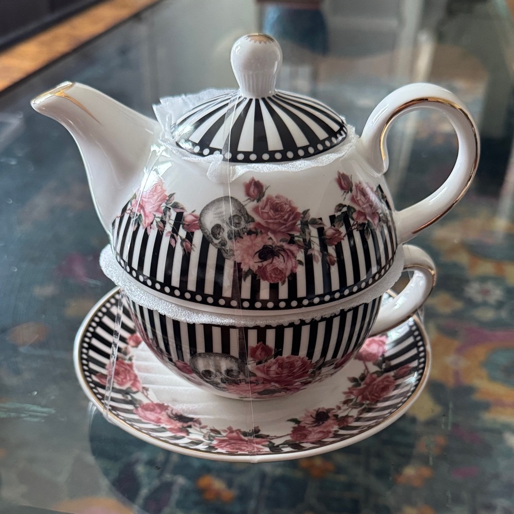 Striped Floral Skull roses and spiders Teapot/cup stacked Set